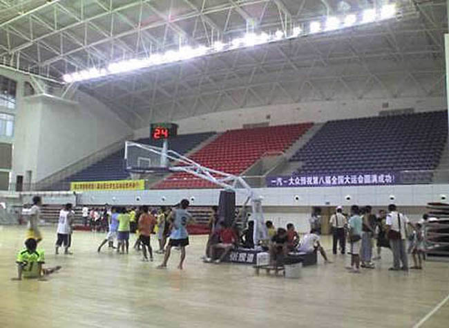 辉县室内篮球馆体育看台螺栓球网架